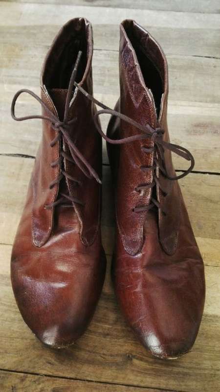 Brown Leather boots by Daniel Hechter