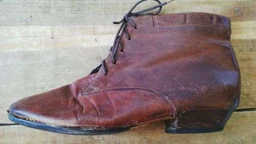 Brown Leather boots by Daniel Hechter