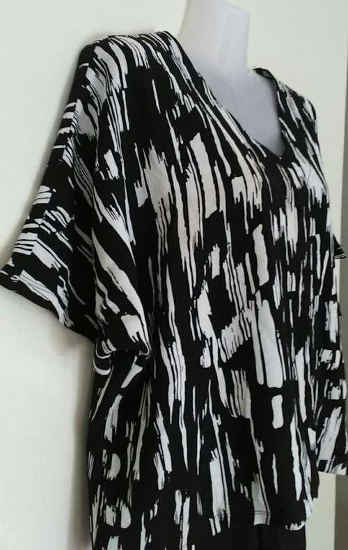 Black and White V neck Top Size Large