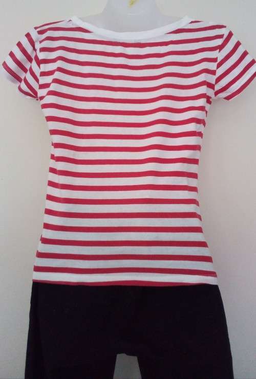Cute Red and White Striped T Shirt Size Medium
