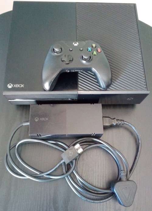 Xbox One with Wireless Controller - Xbox One
