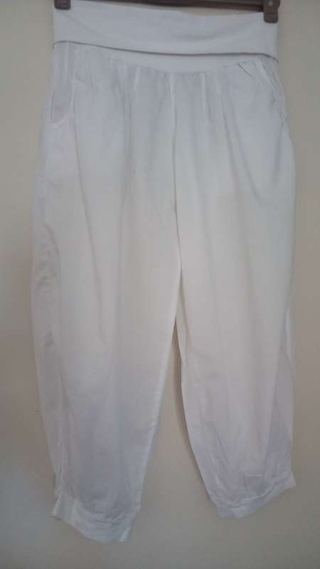 Harem Pants, White  Capri Length , Linen Look Size Medium Yoga Pants, Genie pants