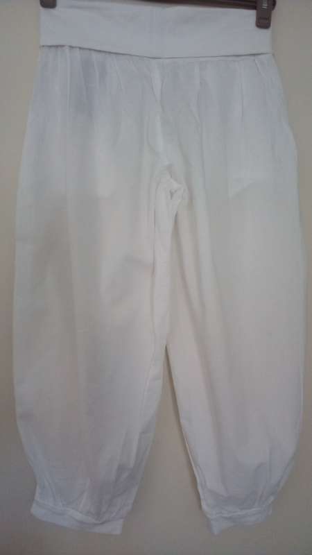 Harem Pants, White  Capri Length , Linen Look Size Medium Yoga Pants, Genie pants