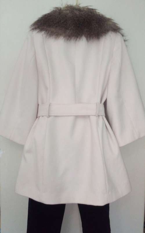***SALE***Gorgeous  Belted Coat with Detatchable Faux Fur Collar in Blonde By Forever New Size 12