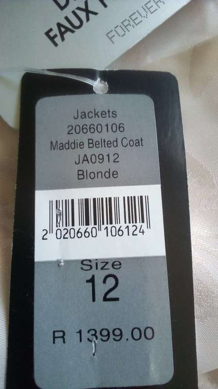 ***SALE***Gorgeous  Belted Coat with Detatchable Faux Fur Collar in Blonde By Forever New Size 12