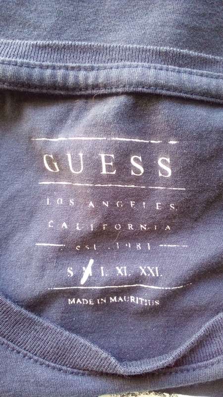 Mens Navy Blue Guess T shirt  size medium