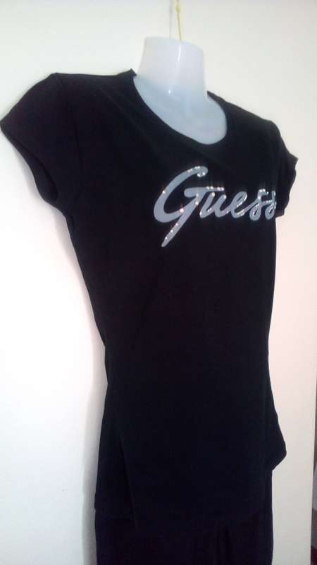 Fitted Black T shirt by Guess size Small