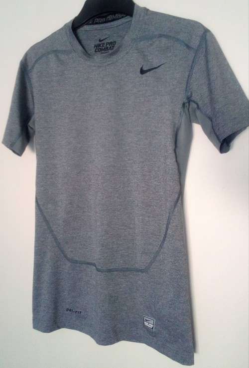 Nike Pro Combat Dri Fit TopTeen Boy   Small