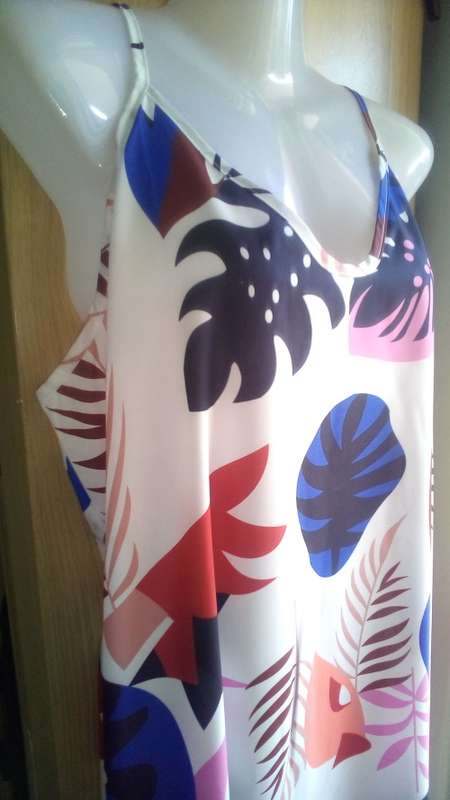Silky White Maxi Dress with Leaf Motif Size Large Summer Classic