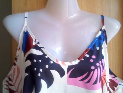 Silky White Maxi Dress with Leaf Motif Size Large Summer Classic