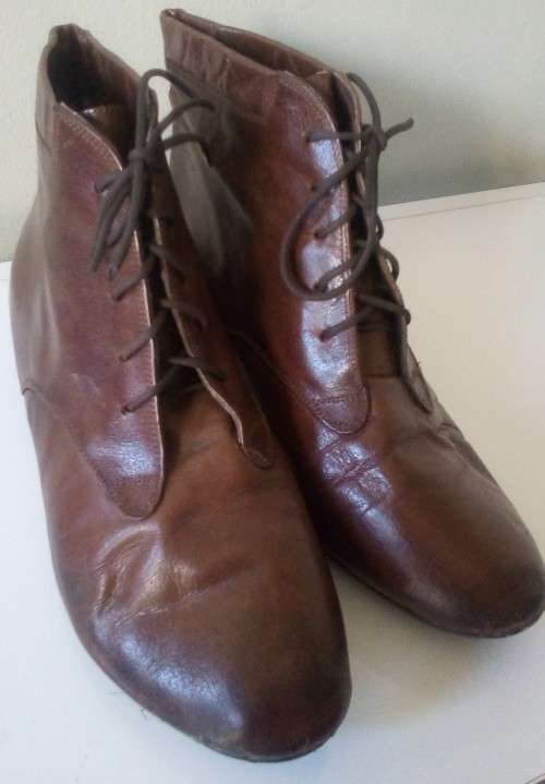 Ladies Brown Boots By Daniel Hetchter Size 5