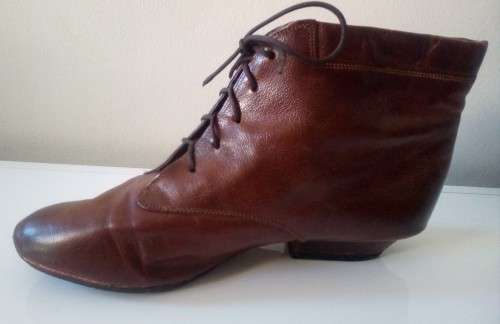 Ladies Brown Boots By Daniel Hetchter Size 5