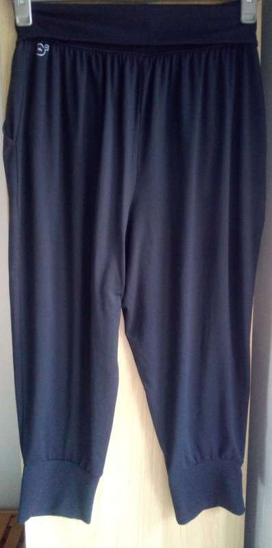 3/4 Length Black Harem Pants by Puma Size 10
