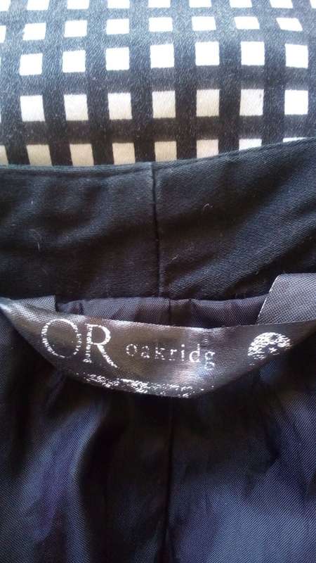 Cute Cropped Jacket , Black and White Check by Oakridge Size Small