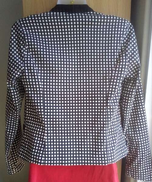 Cute Cropped Jacket , Black and White Check by Oakridge Size Small