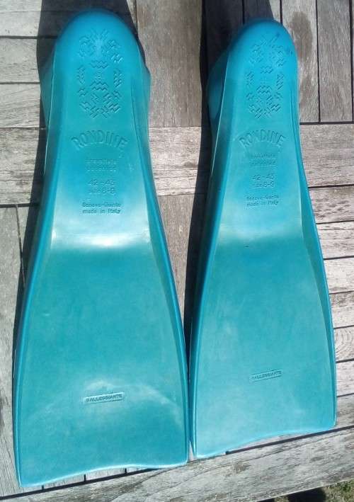 Cressi -Sub, Rondine Fins / Flippers Made in Italy Size 8 - 9.  Diving , Snorkeling, Watersports