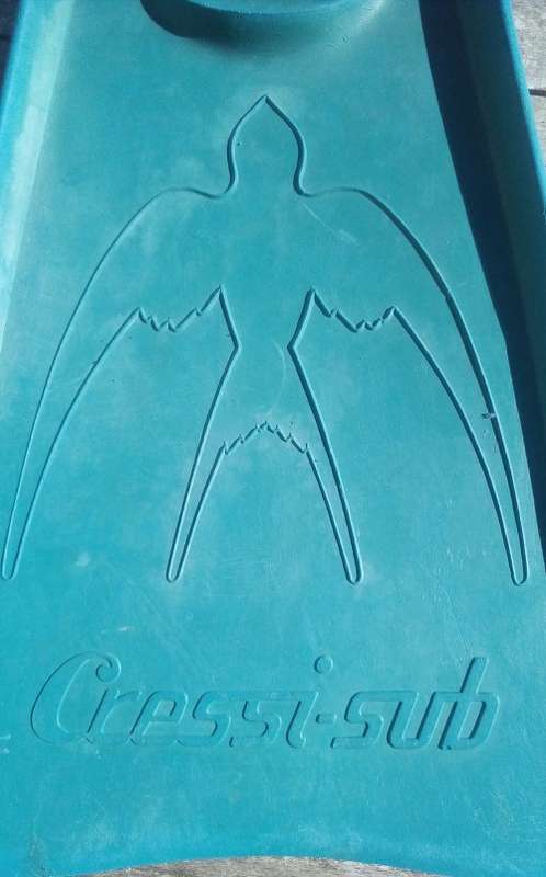 Cressi -Sub, Rondine Fins / Flippers Made in Italy Size 8 - 9.  Diving , Snorkeling, Watersports