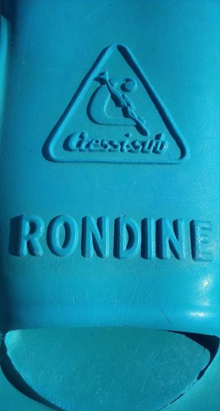 Cressi -Sub, Rondine Fins / Flippers Made in Italy Size 8 - 9.  Diving , Snorkeling, Watersports