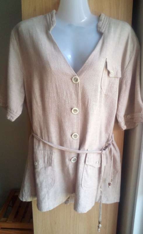 Lovely Beige Linen Mix Short Sleeve Jacket by Rene Taylor at Miladys size 40
