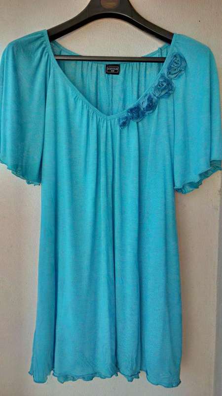 Turquoise top with nice flower detail, by Rene Taylor  Size 18- 42