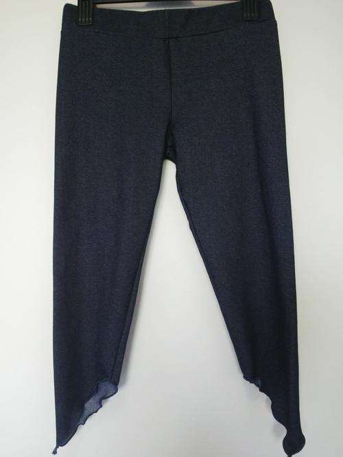***SALE*** Cropped Leggings Denim Look Fabic by Freedom. Size Small