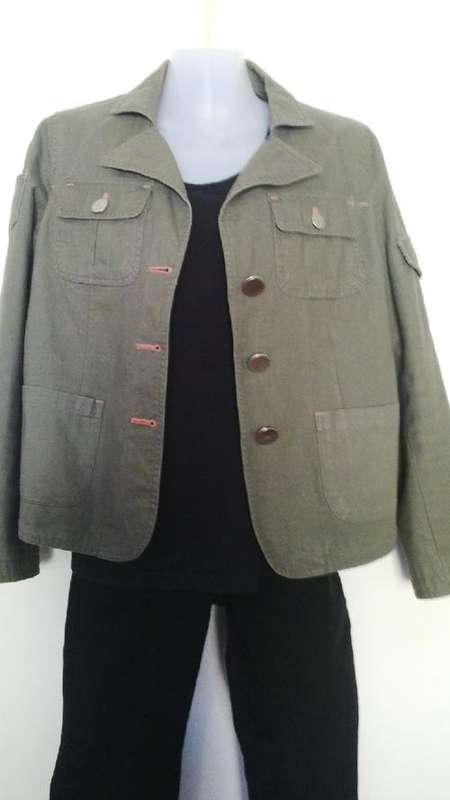 Cool Militery style Jacket in Army Green Size Medium