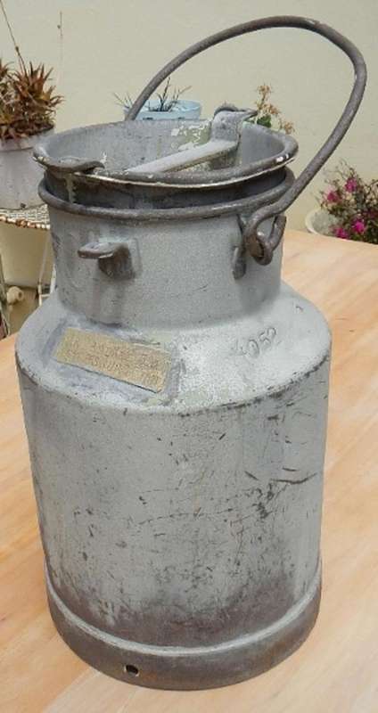 Vintage Milk Can. Please read shipping instructions.