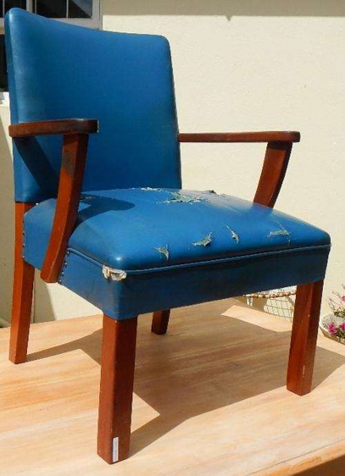 Blue "Staatsdiens stoel". Cape Town area delivery & collections only. Please read shipping.