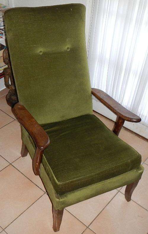 Green Retro arm Chair - Please read shipping instructions