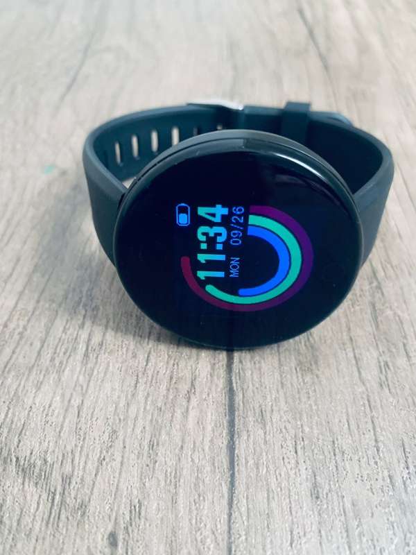 Round Screen Ip 67 Waterproof D18 Smart Heart Rate Watches