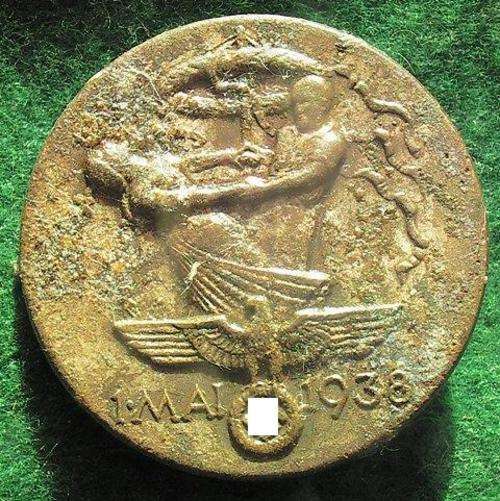 Original WW2 German 1Mai 1938 Tag Der Arbeit (Worker's Day) Tinnie