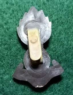 WW2 Royal Artillery Plastic Economy Collar Badge