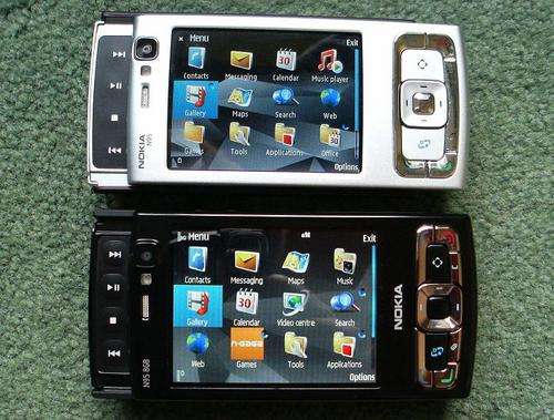 NOKIA N95--8GB--FOR SPARES--