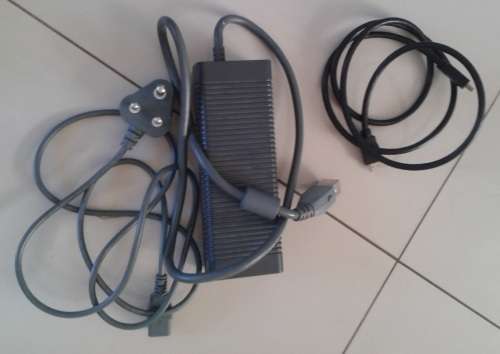 Microsoft XBox 360 console+2 controllers+HDMI cable+keypad [no HDD]