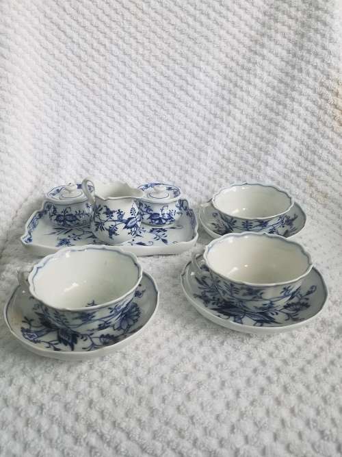 Blue Vintage Tea cups with saucers