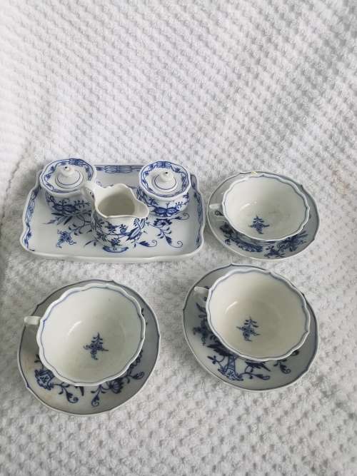 Blue Vintage Tea cups with saucers