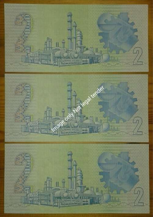Set of x3 nice 1980's uncirculated R2 notes (consecutive)