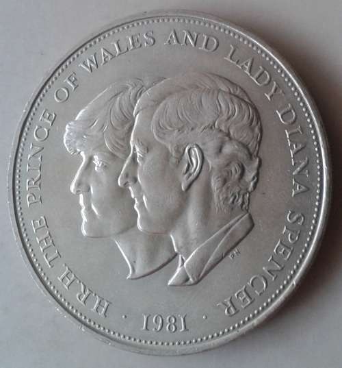 Uncirculated 1981 Charles/Diana royal wedding crown