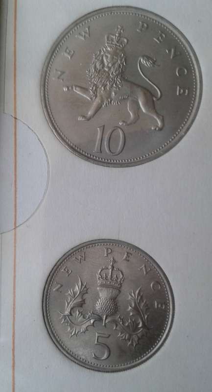 Uncirculated 1968 British 5 coin set in blue wallet