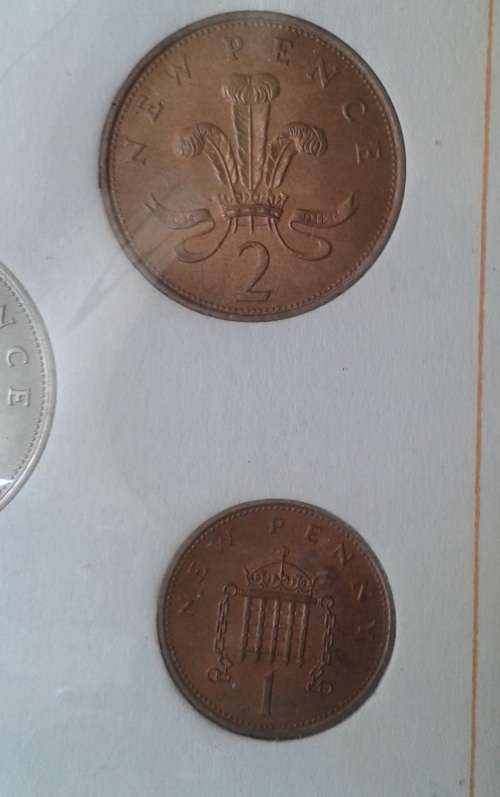 Uncirculated 1968 British 5 coin set in blue wallet