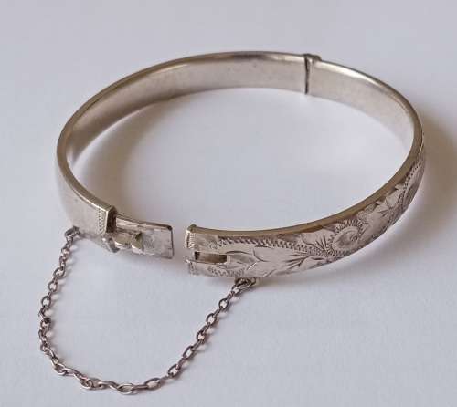 Stunning 1959 George Jensen silver engraved hinged bangle
