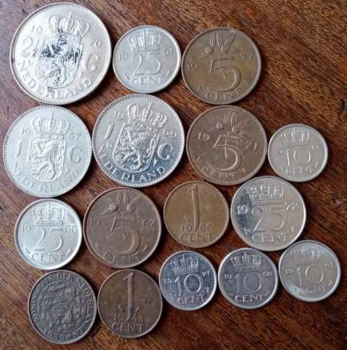 Mixed lot of x16 Netherlands coins