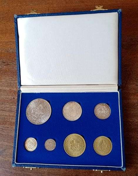 Scarcer 1963 S.A short proof set in case