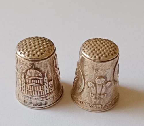 1981 Birmingham hallmark Charles/Diana royal wedding silver thimble set