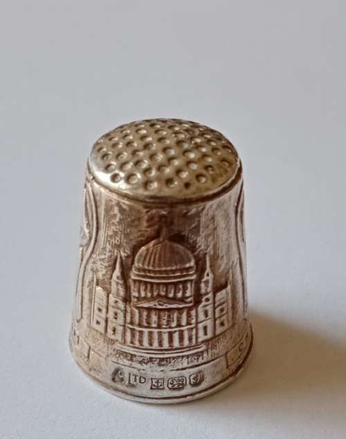 1981 Birmingham hallmark Charles/Diana royal wedding silver thimble set