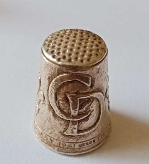 1981 Birmingham hallmark Charles/Diana royal wedding silver thimble set