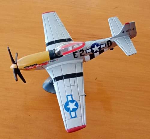 WW2 P51 Mustang diecast collectible plane set