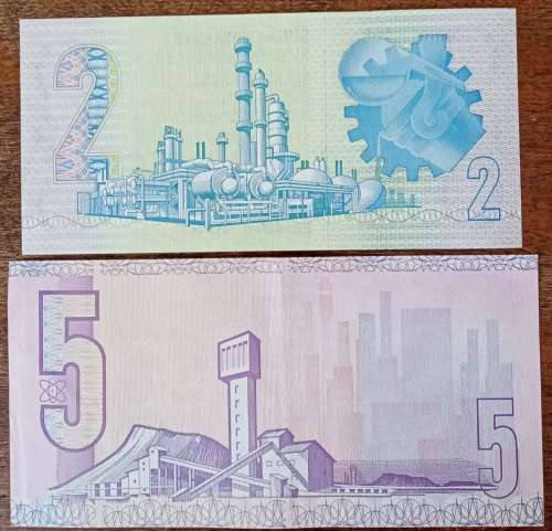 1980s R2 and R5 note set