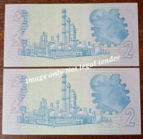 Set of x2 uncirculated 1981 crisp R2 notes in sequence (CV R225 per note)