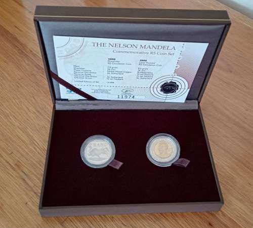 Nelson Mandela commemorative R5 coin set in case with certificate